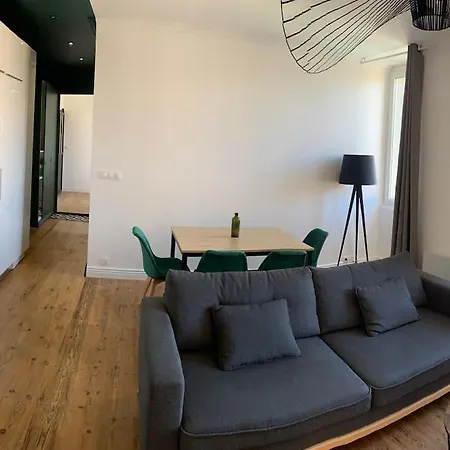 - * Bordeaux